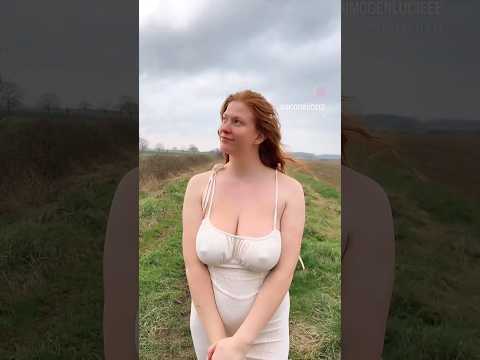 no bra cleavage showing girl big boops 🥵| Nobra girl in public showing big boops 🥵|no bra no panties