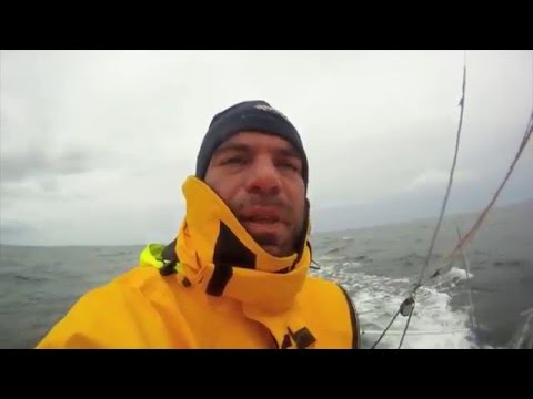 Video: Moški Je Prečkal Atlantski Ocean Z Desko In Veslom