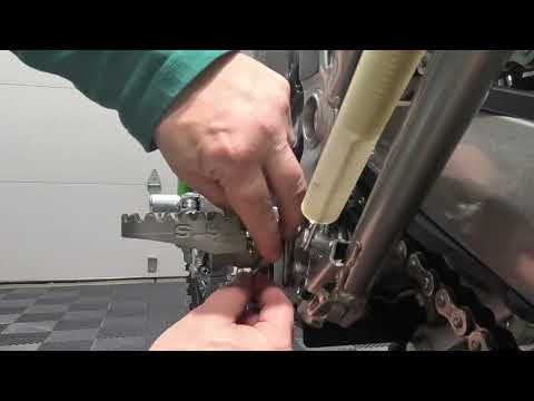 Chaging Motorcycle Foot Pegs : Kawasaki KLX300R Example