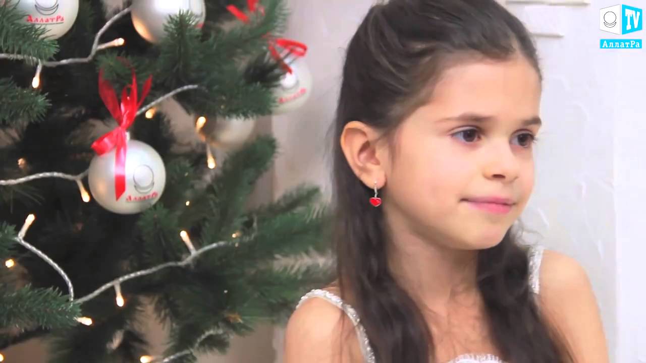 «В Душе живет радость, тепло и любовь» Николь, 8 лет YouTube