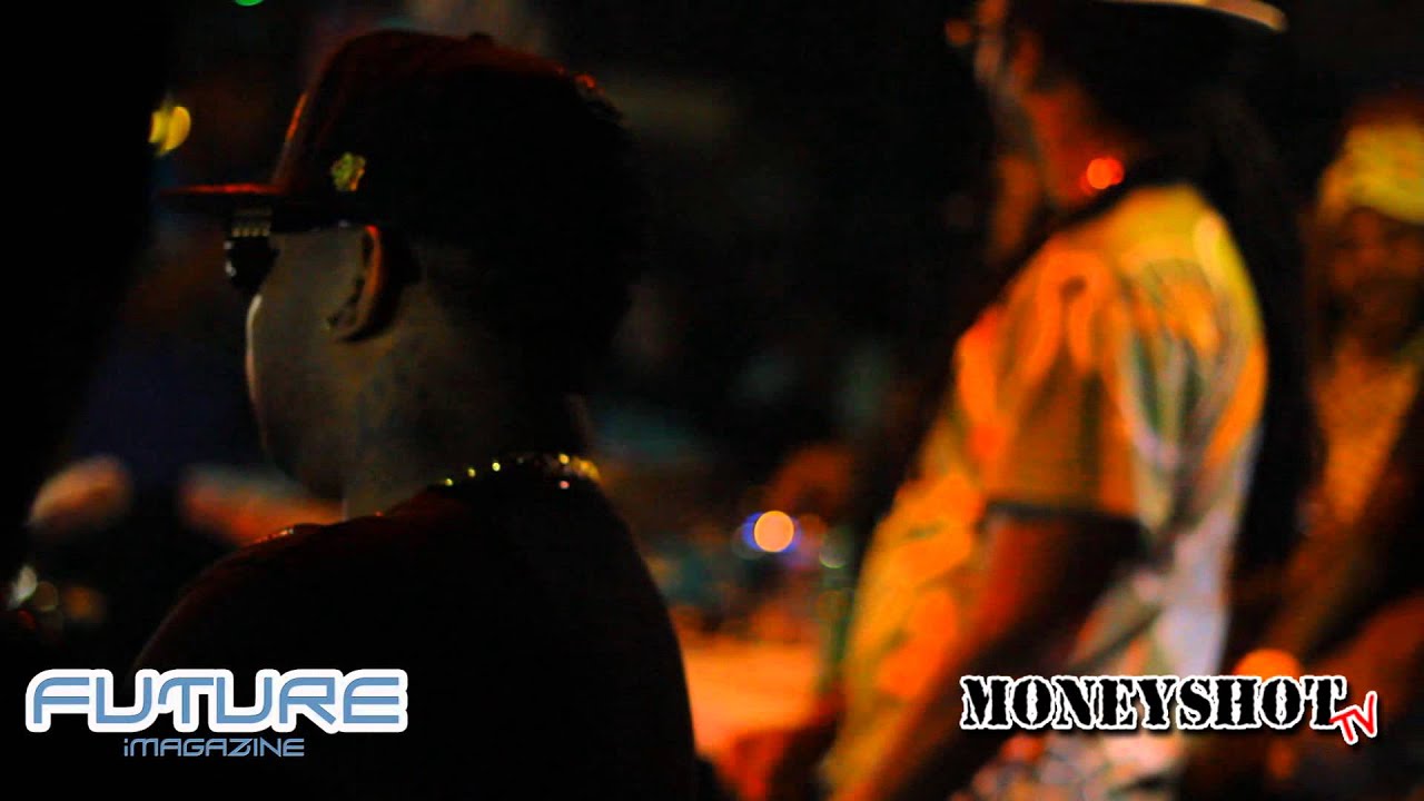 2 Chainz Rocks 2 Mics at A3C festival Performs "Used To" "Feds Watching