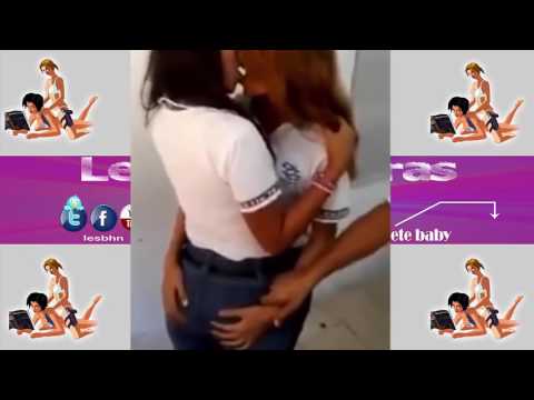 Chicas besandose del Cetis