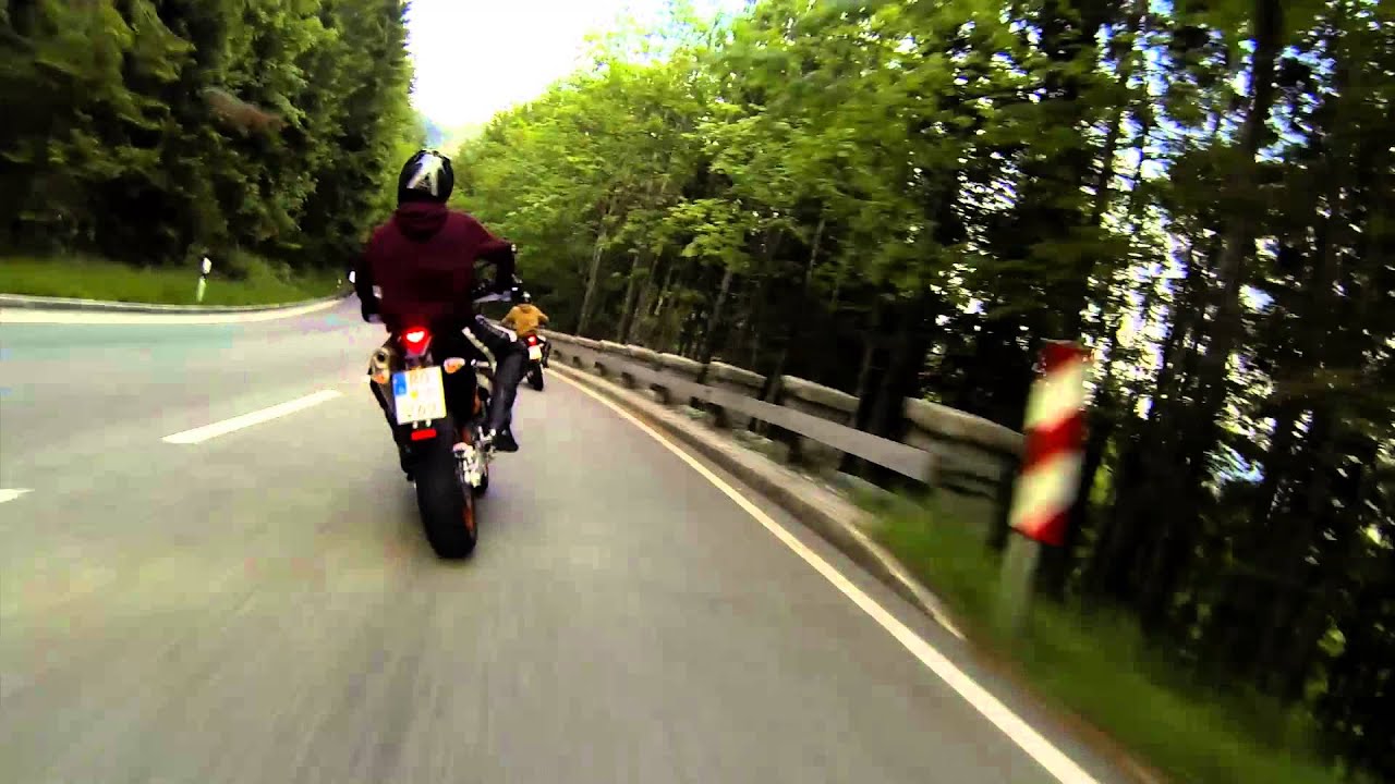 Sudelfeld Motorrad Action - KTM 690 SMC R (2013) vs. BMW R 1200 GS (2013)