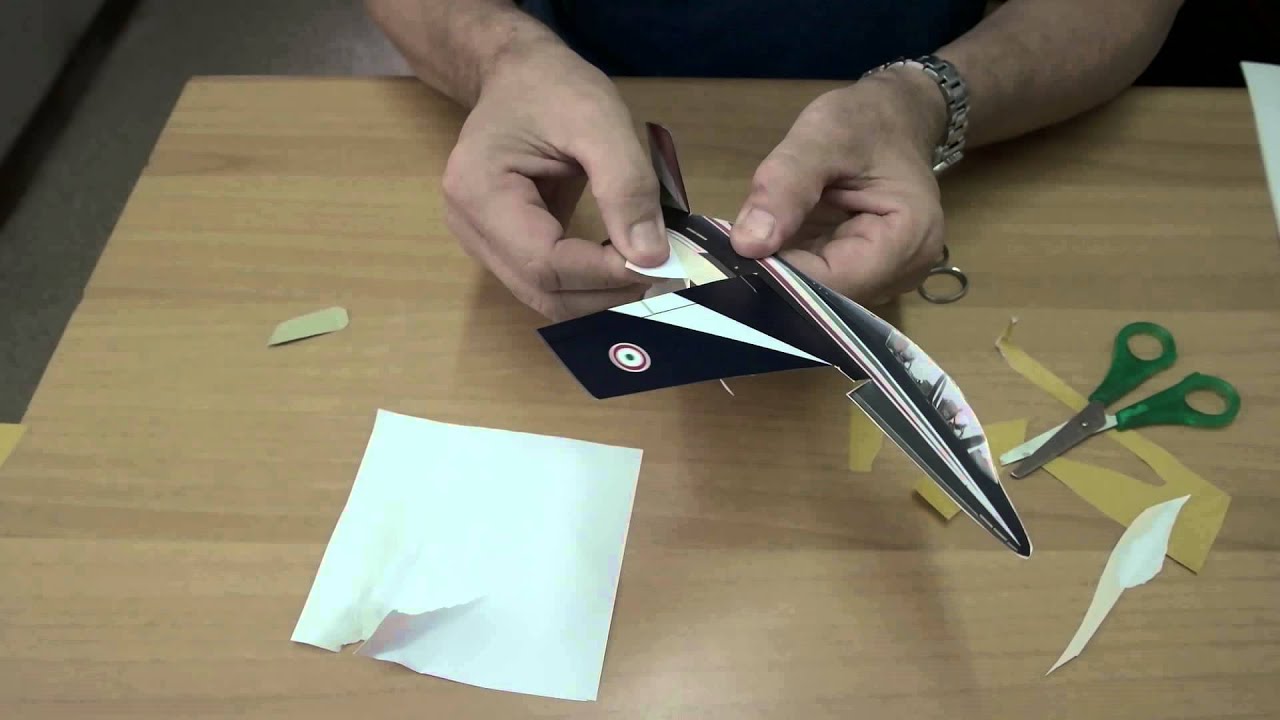 Paper Planes Istruzioni montaggio AERMACCHI MB 339 PAN YouTube
