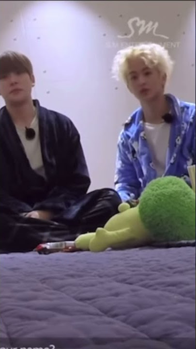 [NCT 마크] 아기마끄는 테이브 사탕 먹방 중