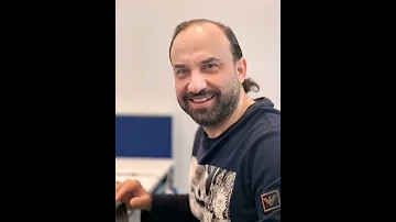 هيجننني كل ما اقرب يبعد عني 