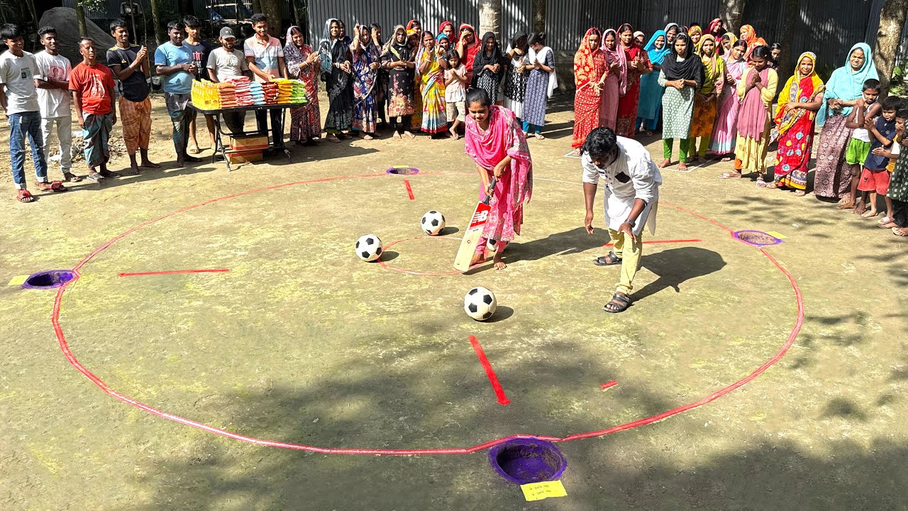 ৪ ফুটবলের আজব খেলায় কঠিন চ্যালেঞ্জে গ্রামের আপারা, কে বেশি পুরস্কার জিতলো শেষ পর্যন্ত দেখুন !