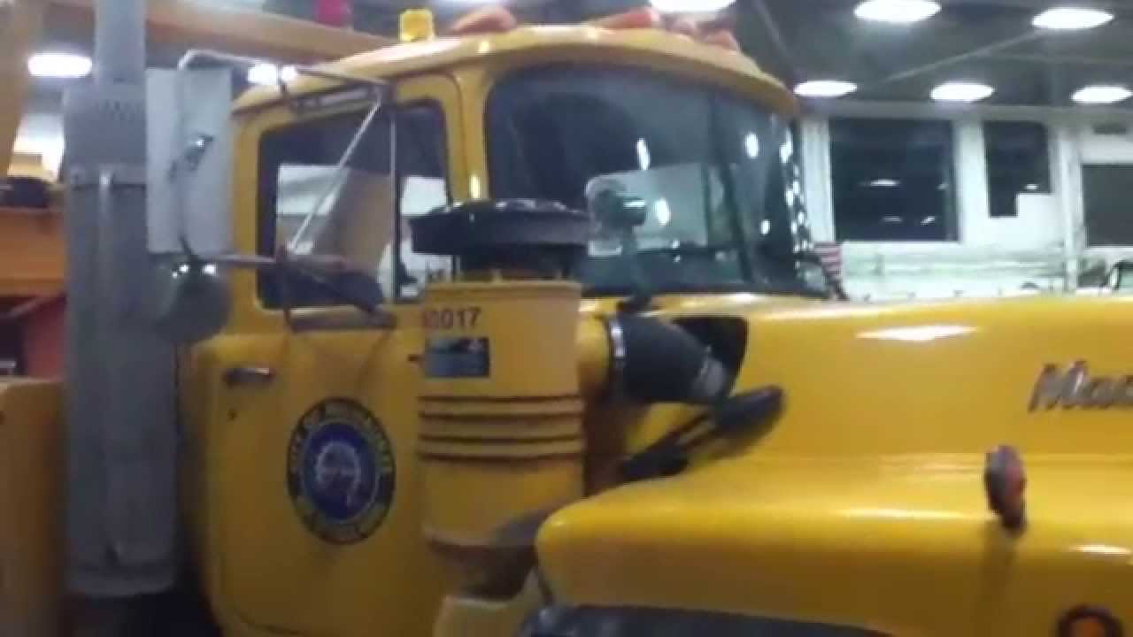 City Of MILWAUKEE Mack tow truck - YouTube