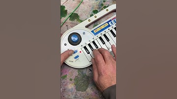Circuit Bent Keyboard 🎹 ⚡️Light Sensor 💡 Touch Contacts 🖐️ Pitch Mod 🎶🔊