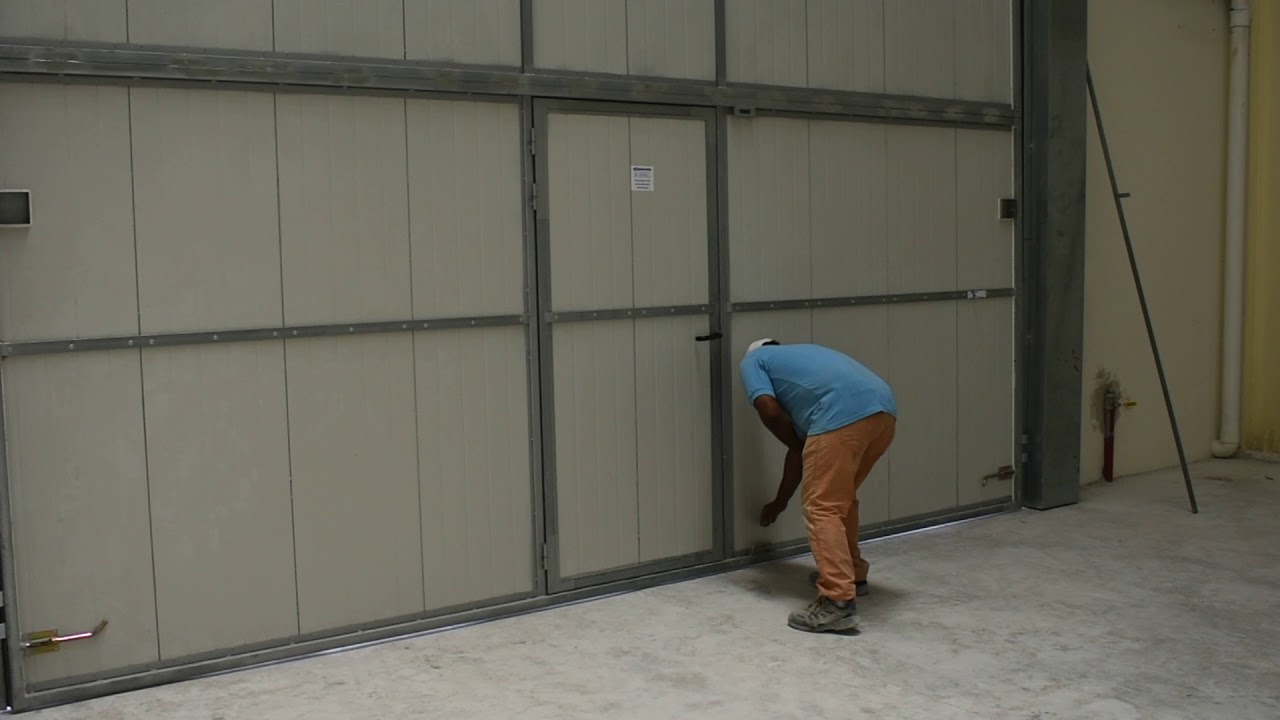 APERTURA DE PUERTA DE NAVE INDUSTRIAL