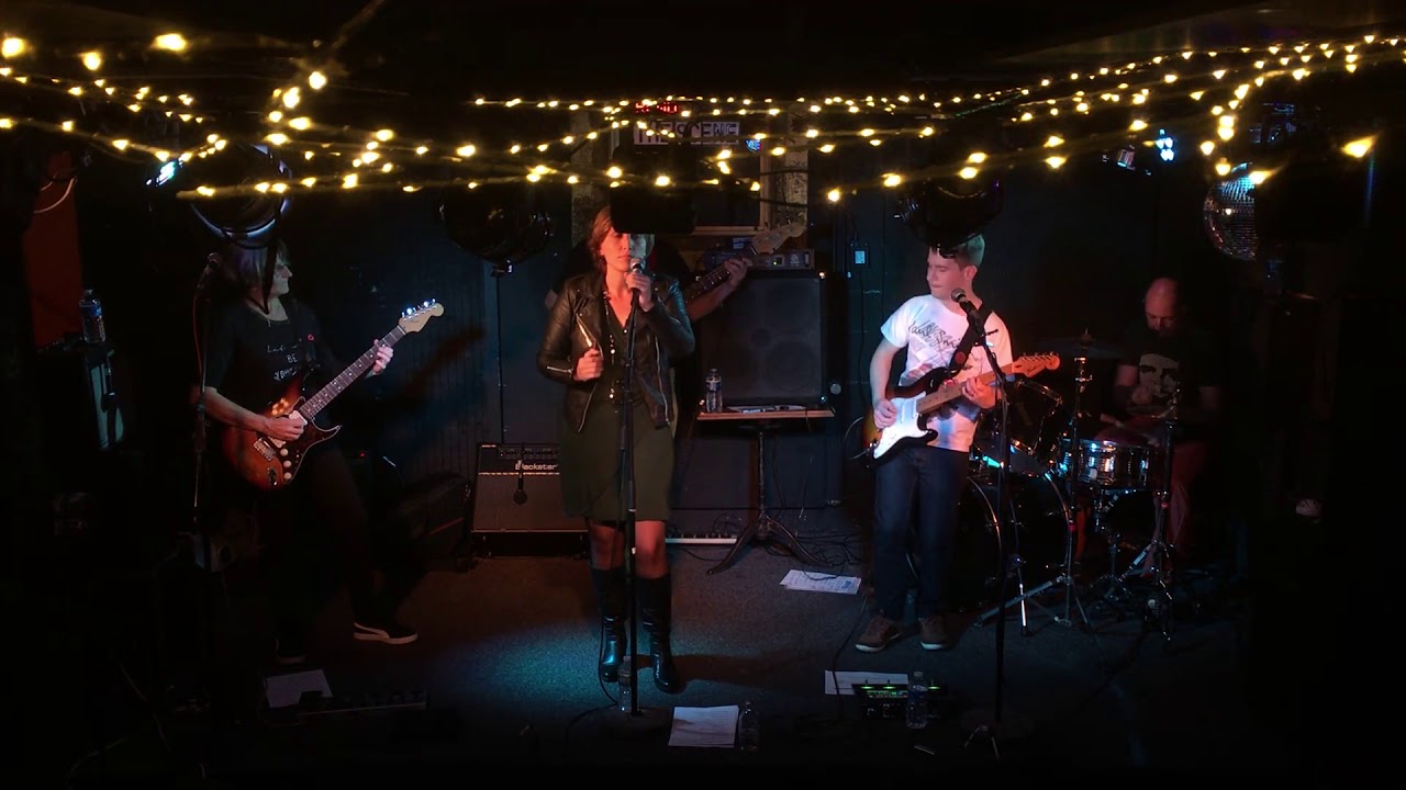 Curious Crowd - This world