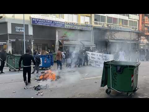 Thestival.gr Φωτιές σε κάδους στο Δικαστικό Μέγαρο