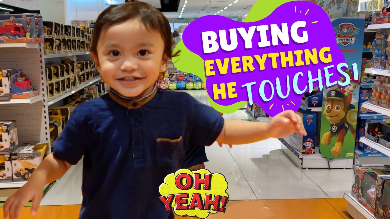 BUYING EVERYTHING my BABY TOUCHES at the TOY STORE! 😱😂⎮Rhon & Pinchy Family