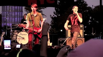 Dave Days "Best Friends" ft. Chris C and MatthewDaMC (Live at Vidcon 2013)