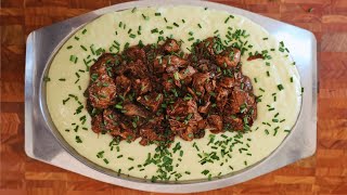 BONDIOLA A LA CERVEZA CON PURÉ DE PAPAS CREMOSO