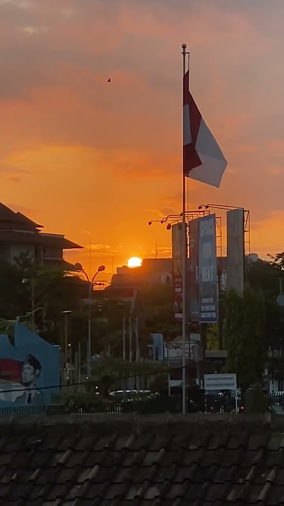 Langit Senja Jogja dan Bendera Merah Putih #senja #jogjasunset