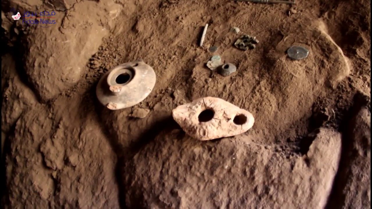 بالقرب من بلدة طلف في ريف حماة الجنوبي رافقت عدسة فداء نيوز أبو عاطف أحد أقدم المنقبين عن الآثار