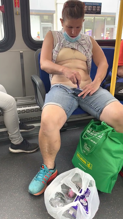 Guess who saw a woman shaving her pubes on the bus yesterday?