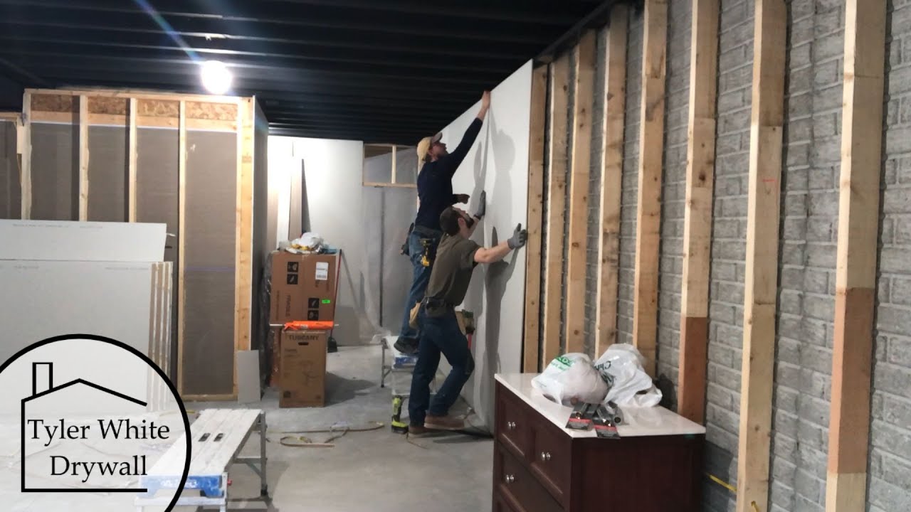 Finishing A Basement: Hanging, Mudding & Sanding - YouTube