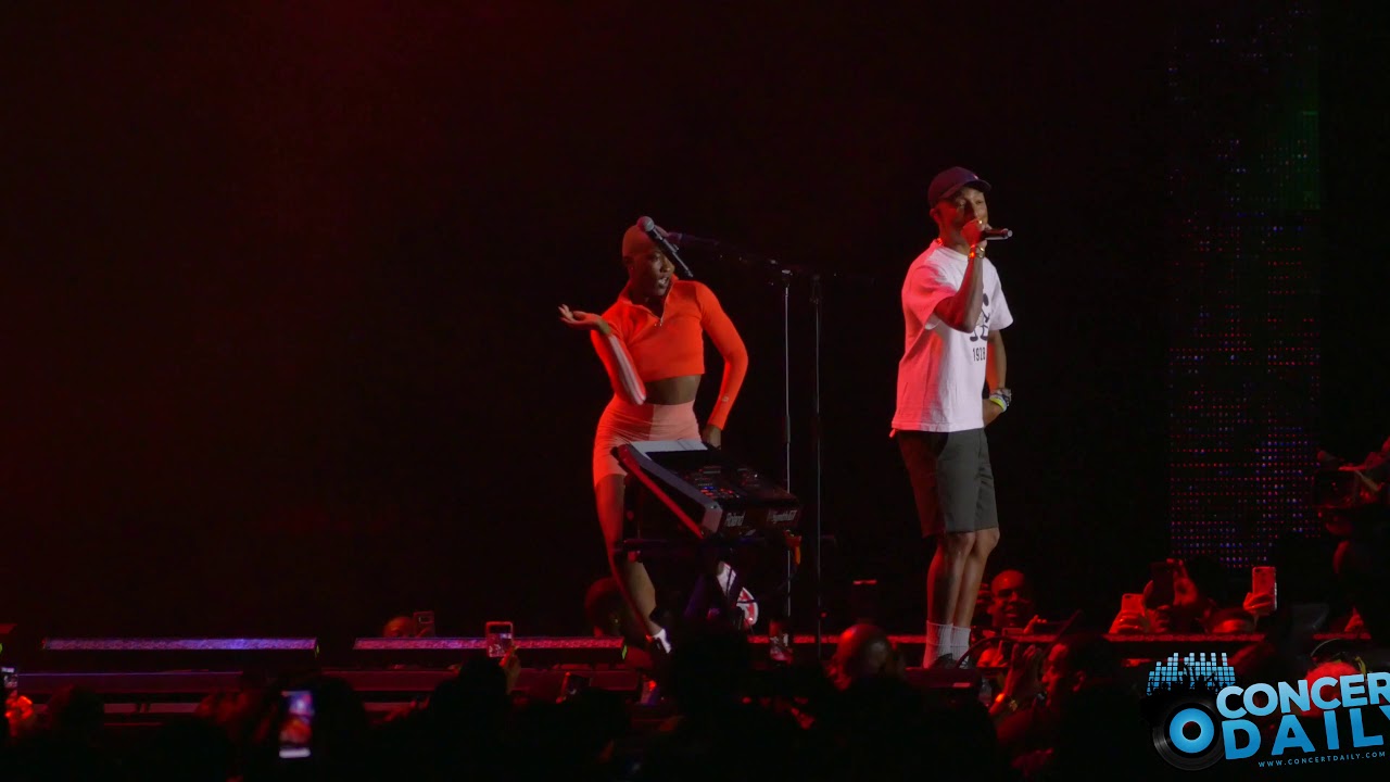 ESSENCE FEST: Teddy Riley & Pharrell perform "Frontin" and "Beautiful" live