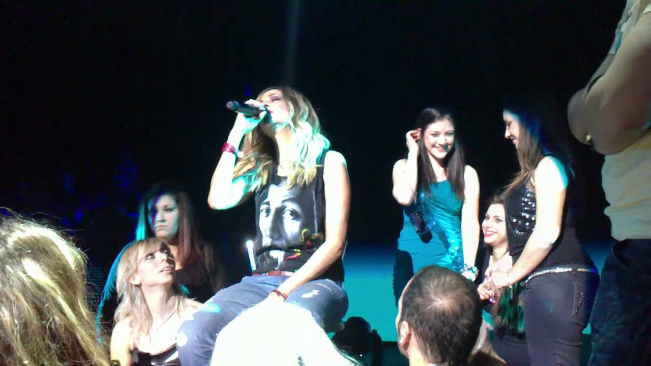 Min ton rotas ton ourano | Anna Vissi @ Face2Face