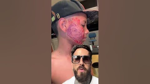 NIÑO CHOLO de 10 AÑOS se TATÚA a EL BROMAS en la CARA 🫣
