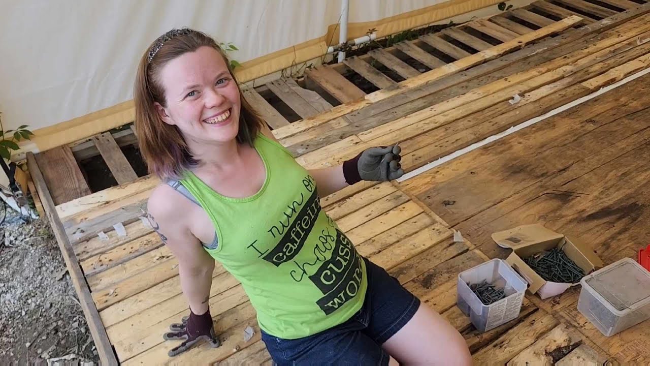 FREE Snowmobile Pallet Shed Floor DIY - YouTube