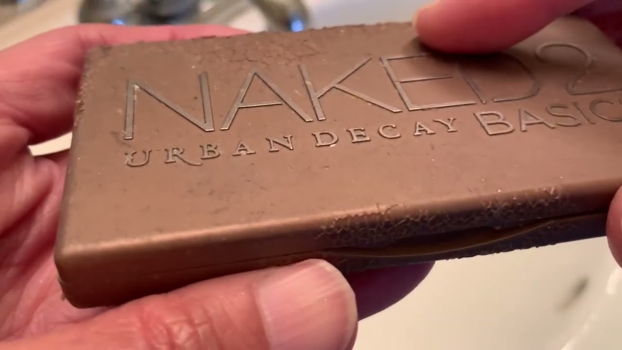 My Review of the URBAN DECAY Naked2 Eye Shadow Palette