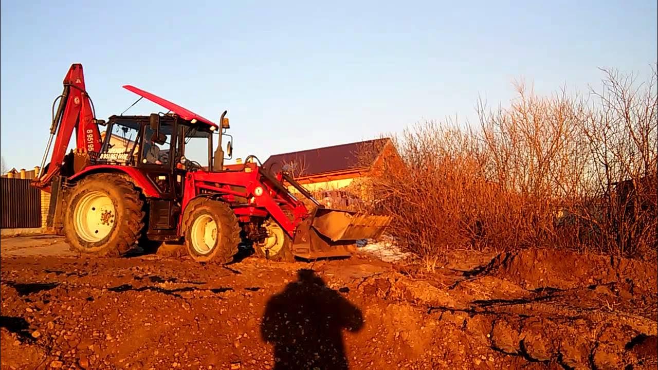 Китайский распределитель на экскаватор юмз. Экскаватор эо 2621 глубина копания. Тракторы копают землю видео. Экскаватор юмз копает. Трактор юмз-6 роет металлолом.