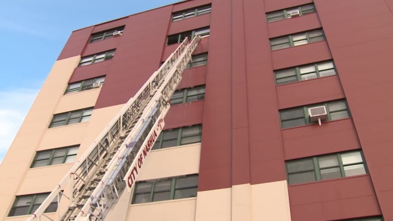 Raw scene video: Fire at Nashua apartment building - YouTube