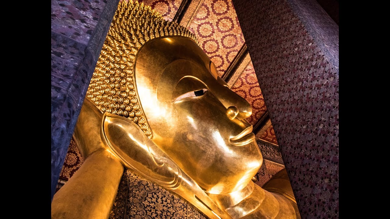 Buddha lying down ( the length of the statue 46 m ! ). Bangkok