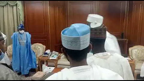 VIDEO: Tinubu bows before Alhaji Dantata