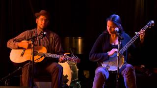 The Carolina Chocolate Drops - Christmas is a Comin' chords