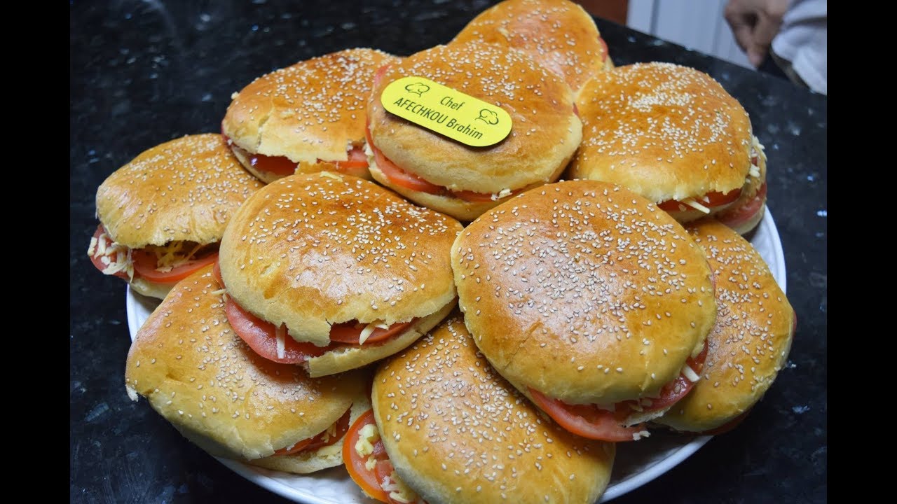 سندوتشات خفيفة كالقطن بحشوة رائعة و لذيذة جدا مستحيل أن تستنغي عنها بعد اليوم ! 😘👌