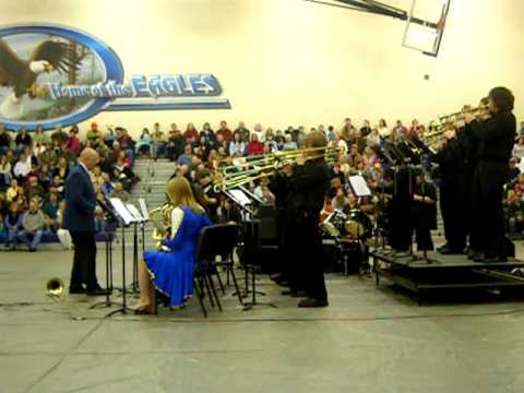 Oakridge High School Jazz Band performing "Feliz N...