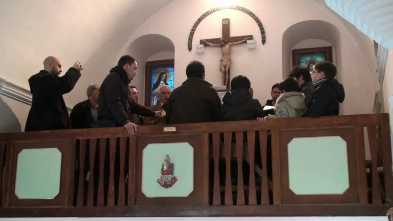 Canto INTRODUZIONE della Via Crucis - YouTube