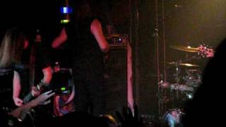 Amon Amarth - Valhall Awaits Me (live)