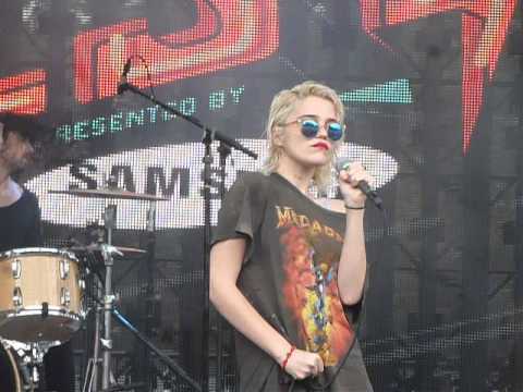 You're Not the One by Sky Ferreira live at the Virgin Mobile Festival