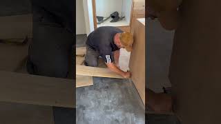 #how to install laminate by the island#
