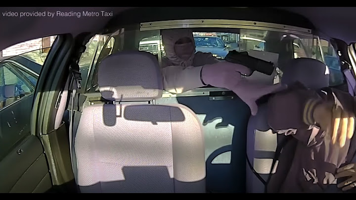 Watch as cab robbery gets interrupted by police