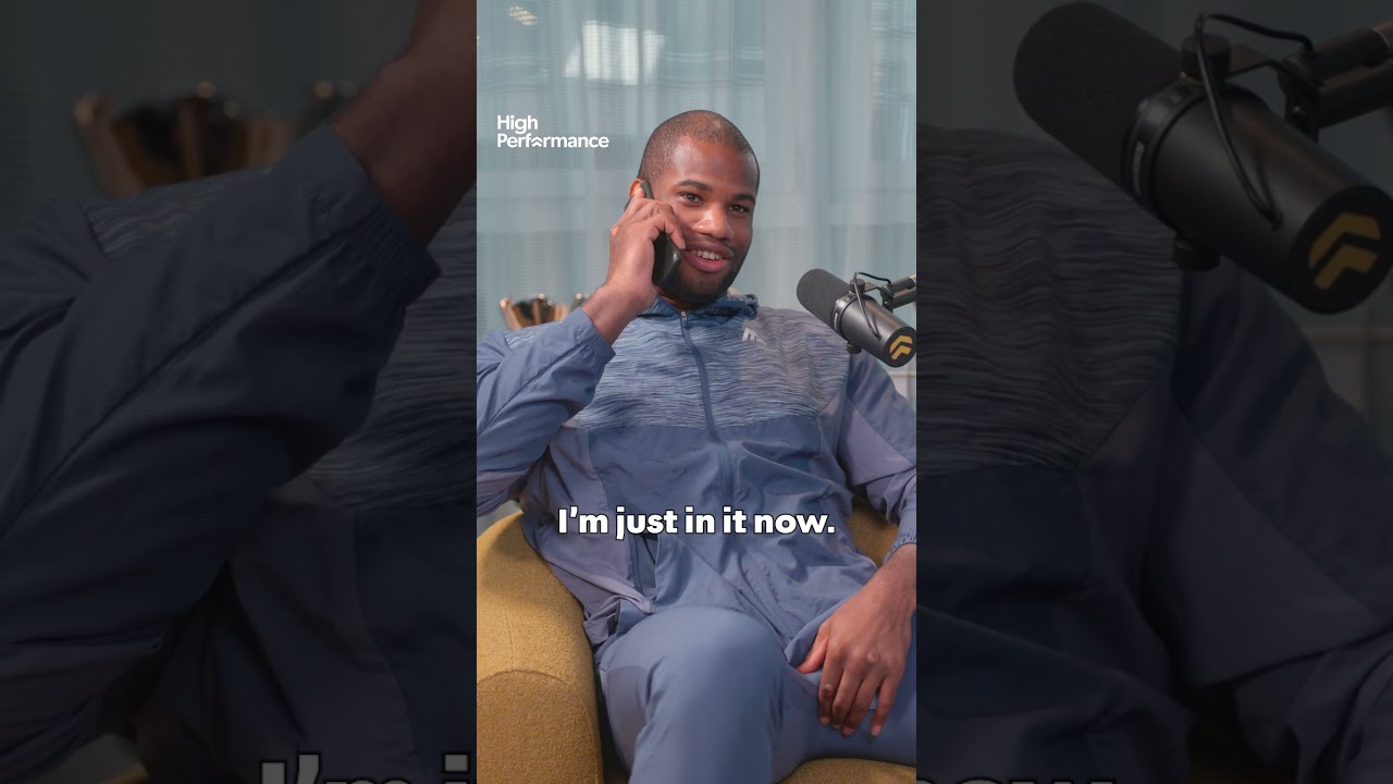 Daniel Dubois Uses a Flip Phone? 🤨