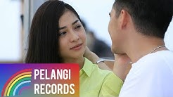 Pop - Nikita Willy - Angin (Dua Wanita Cantik Version) | Soundtrack Dua Wanita Cantik  - Durasi: 4:28. 