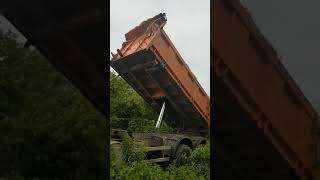 Mercedes Actros wywrotka 6×6 daje radę...