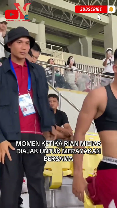 Momen rian miziar di ajak pemain lain untuk merayakan kemenangan, setelah bermain buruk sebelumnya.