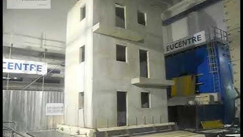 Testing a house made of 3D EPS sandwich panels or concrete SIPs (SCIP)