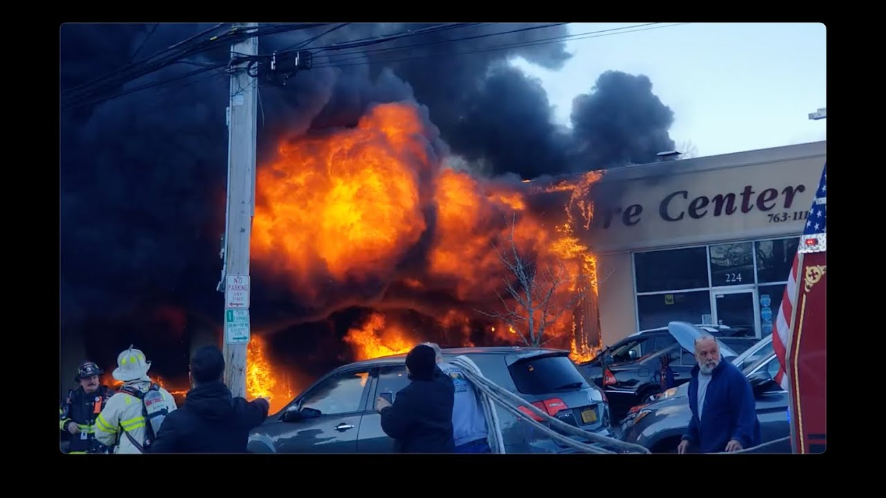 *FULLY INVOLVED* Pre-Arrival | AUTO SHOP 2nd Alarm | Rockville Centre, NY [2-6-24]