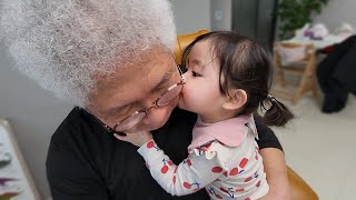 [SUB] A cute Korean kid is so happy to see her grandpa she missed.❤️ (25 months old)