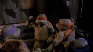 A quartet of humanoid turtles trained by their mentor in ninjitsu must
learn to pull together, order face the menace shredder (james saito)
and ...