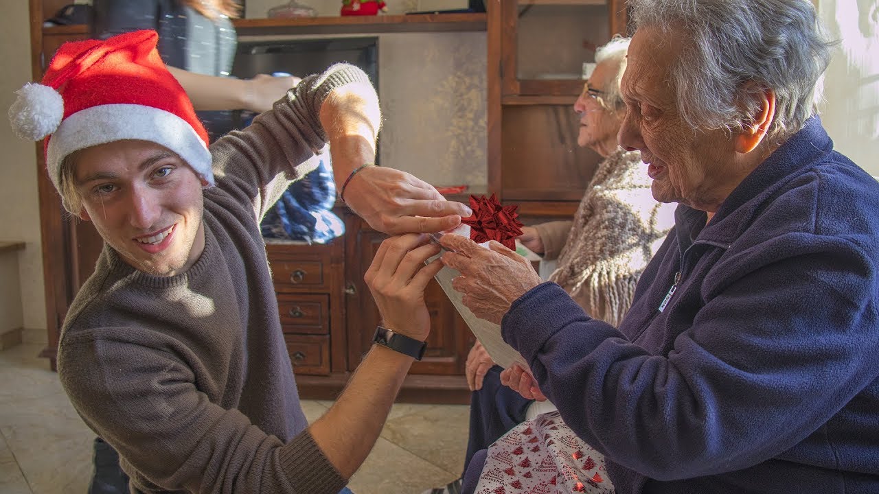 200 regali per 200 nonni sconosciuti - Speciale di Natale - Cane Secco