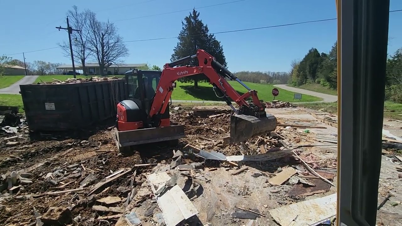 Another video of the Kubota U35 loading a 40 yard dumpster